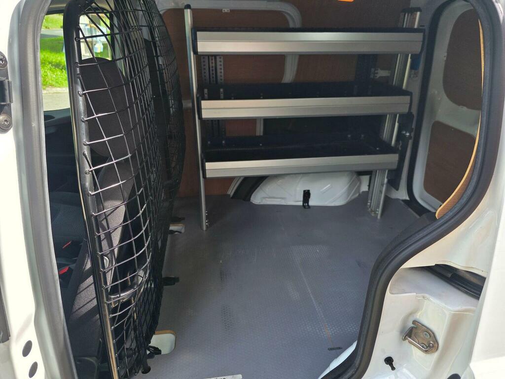 Ford Transit Courier Courier White #25