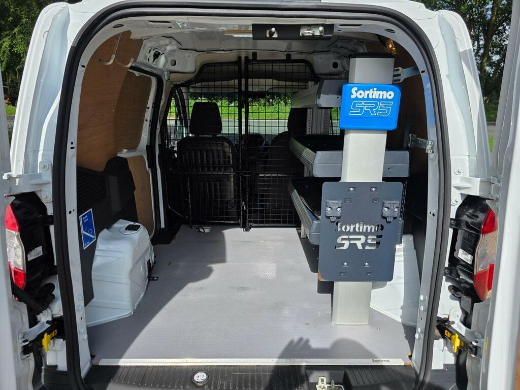 Ford Transit Courier Courier White #23