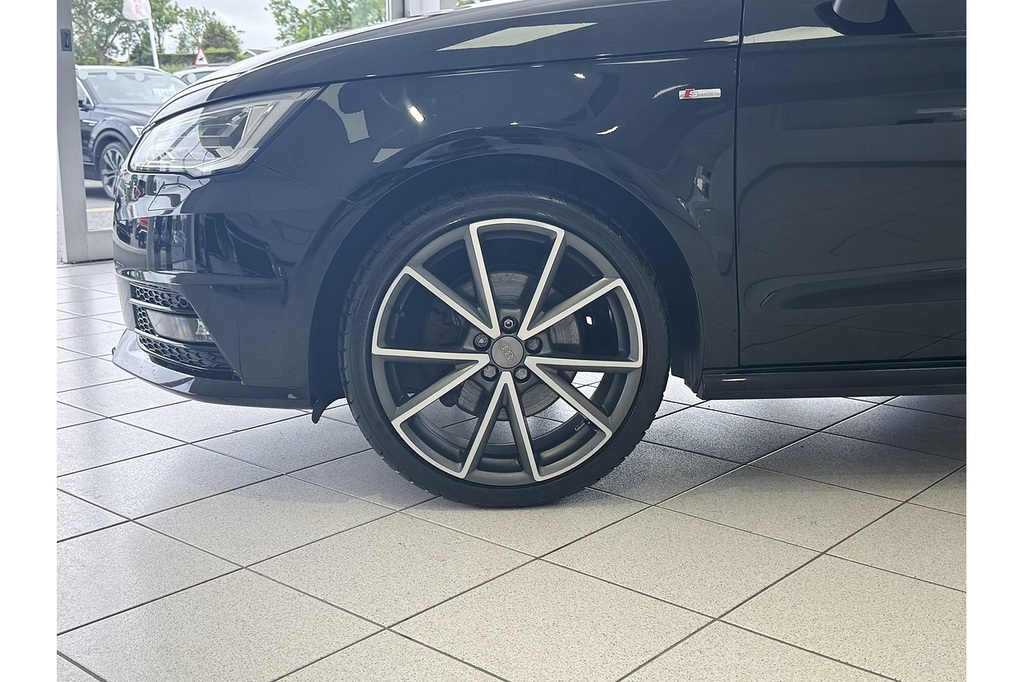 Audi A1 Tfsi Cod Black Edition Hatchback 1.4 Black #4