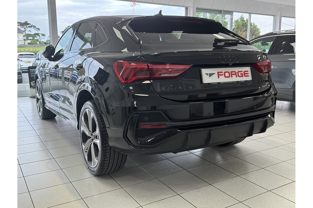 Audi Q3 Tdi 40 Edition 1 Sportback S Tronic Quattro 200 Ps Black #5