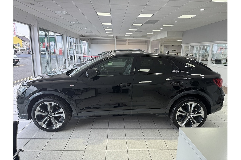 Audi Q3 Tdi 40 Edition 1 Sportback S Tronic Quattro 200 Ps Black #4
