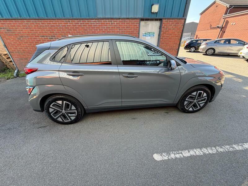 Hyundai Kona 64kwh-premium-auto-5dr-10.5kw-charger Grey #2