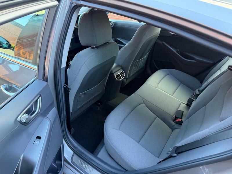 Hyundai Ioniq Hatchback White #14