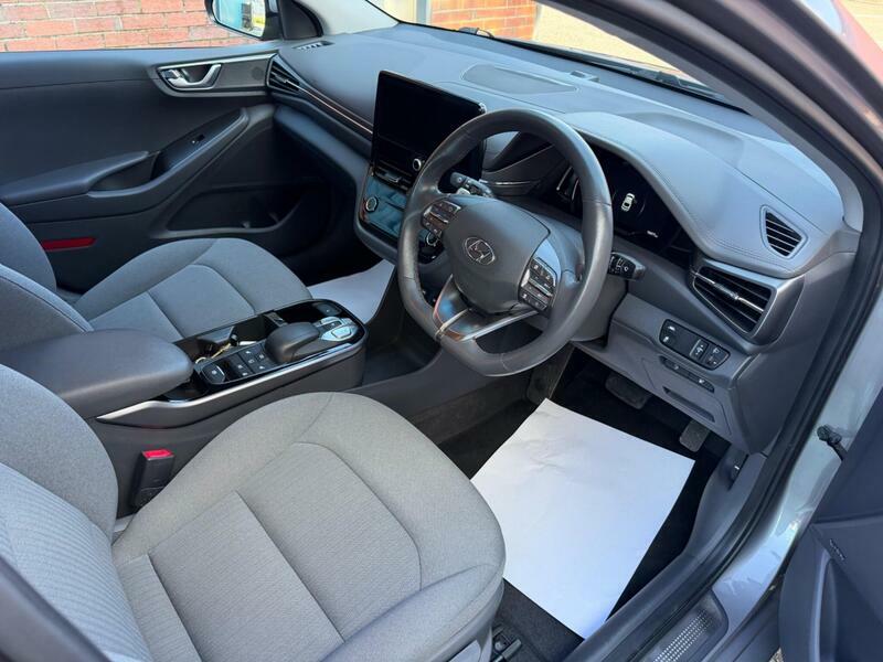 Hyundai Ioniq Hatchback White #11
