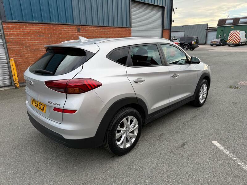 Hyundai Tucson 1.6-Gdi-se-nav-euro-6-ss-5dr DT69BCK Silver #3