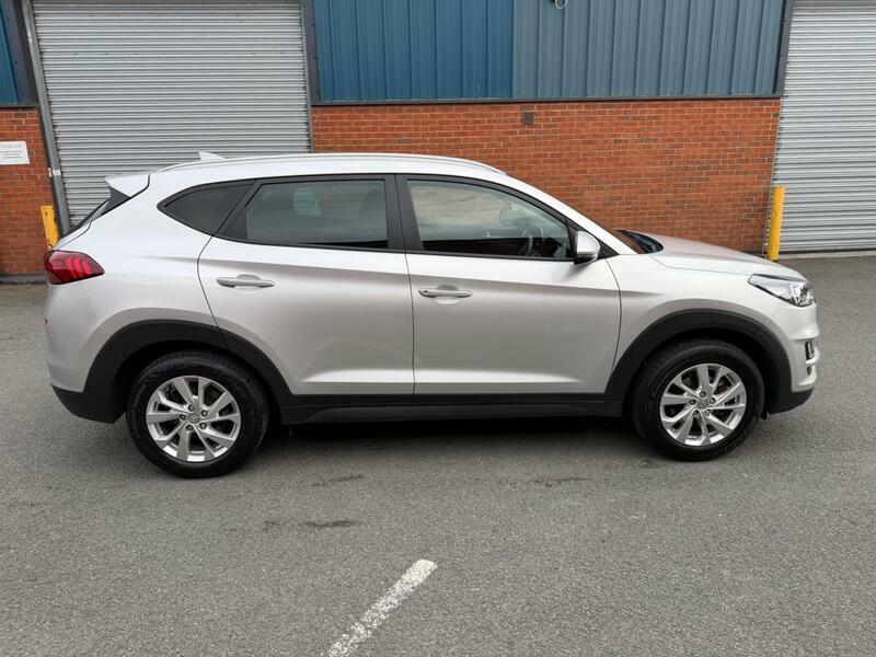 Hyundai Tucson 1.6-Gdi-se-nav-euro-6-ss-5dr DT69BCK Silver #2