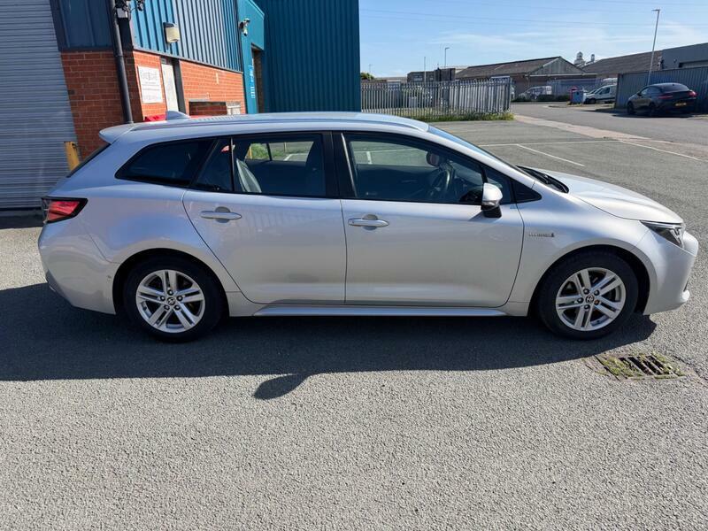 Toyota Corolla 1.8-Vvt-h-icon-tech-touring-sports-cvt-euro-6-ss Silver #2