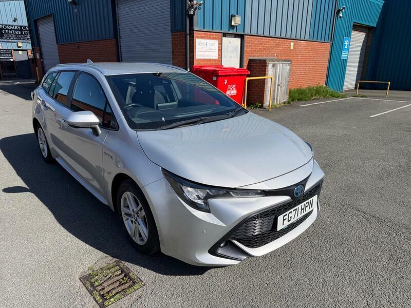 Toyota Corolla 1.8-Vvt-h-icon-tech-touring-sports-cvt-euro-6-ss Silver