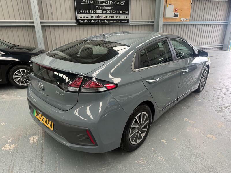 Hyundai Ioniq Hatchback White #9