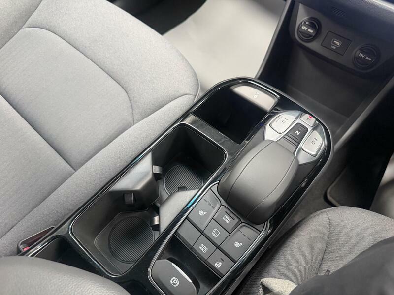 Hyundai Ioniq Hatchback White #16