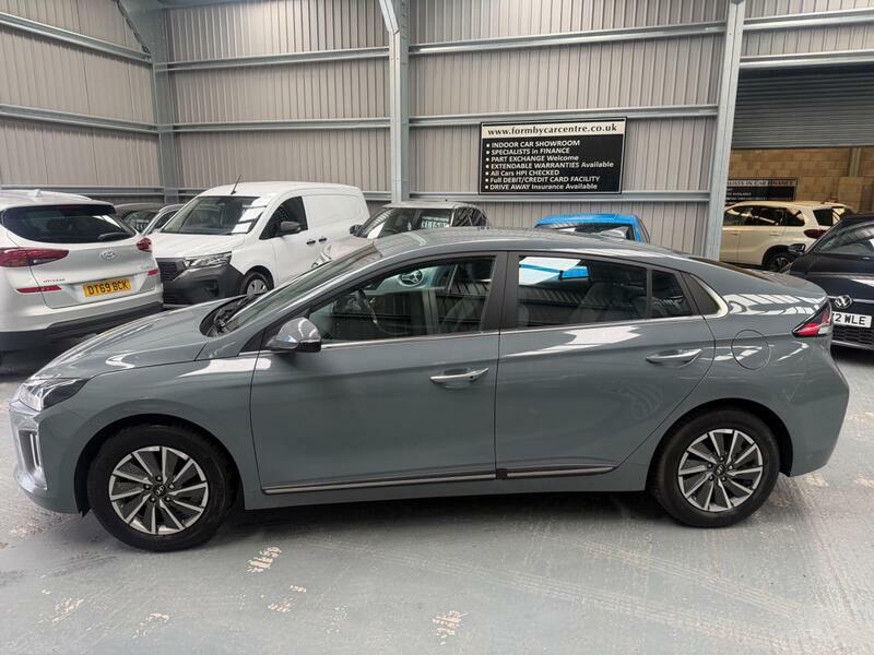 Hyundai Ioniq Hatchback White #12