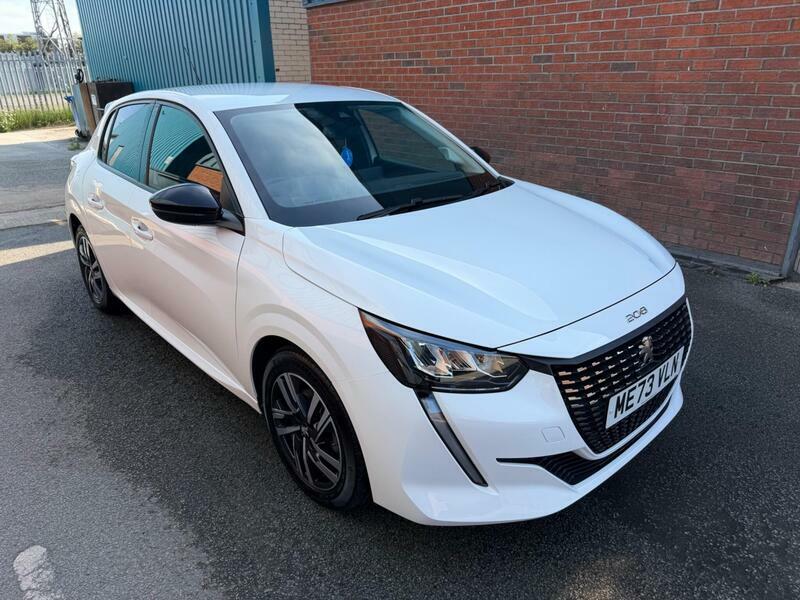 Peugeot 208 1.2-Puretech-allure-premium--eat-euro-6-ss-5dr White