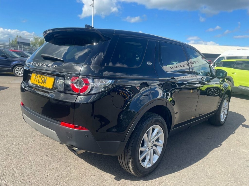 Land Rover Discovery Sport 2L Se Tech LN18KXX Black #4