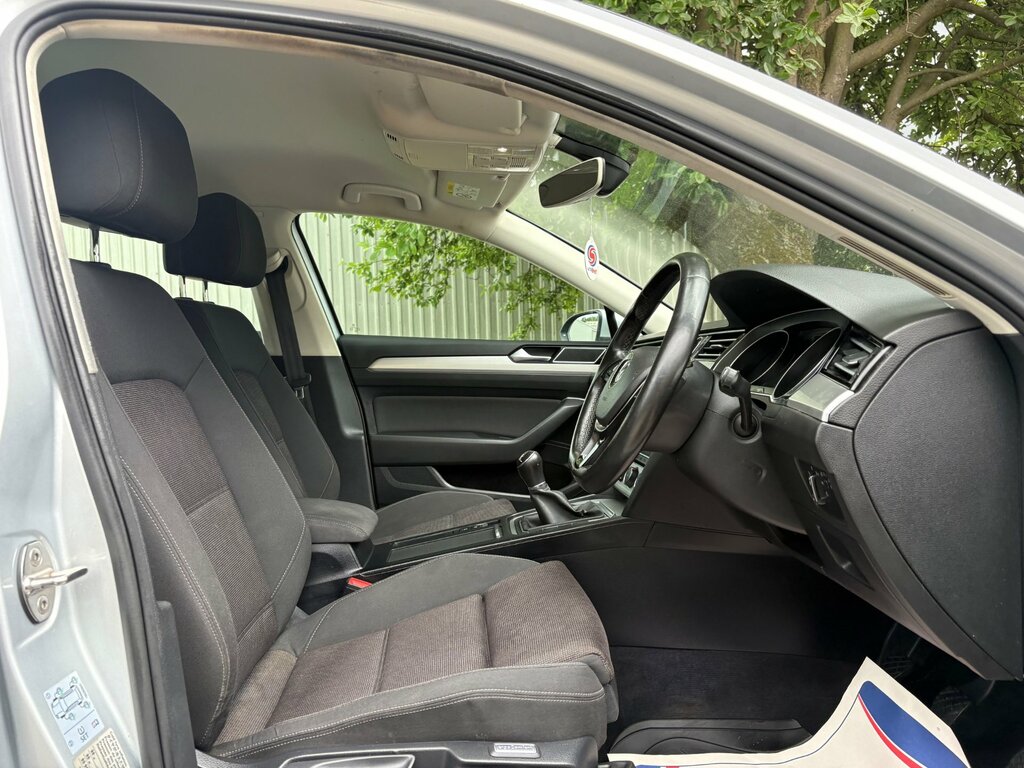 Volkswagen Passat 1.6 Tdi Bluemotion Tech Se Saloon Manua GC15WTN Silver #4