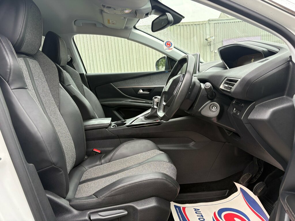 Peugeot 3008 1.2 Puretech Allure Suv Euro 6 White #4