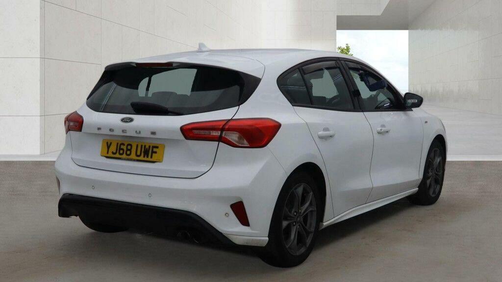 Ford Focus Hatchback 1.0T Ecoboost St-line Euro 6 Ss YJ68UWF White #4
