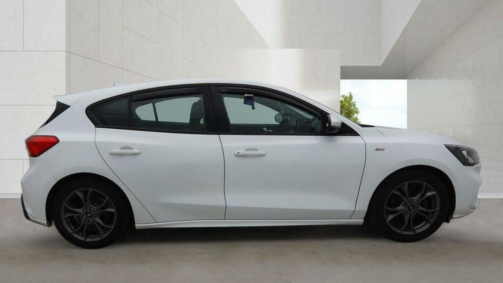 Ford Focus Hatchback 1.0T Ecoboost St-line Euro 6 Ss YJ68UWF White #5
