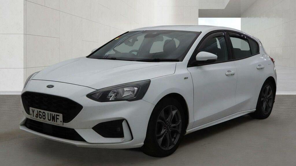 Ford Focus Hatchback 1.0T Ecoboost St-line Euro 6 Ss YJ68UWF White #2