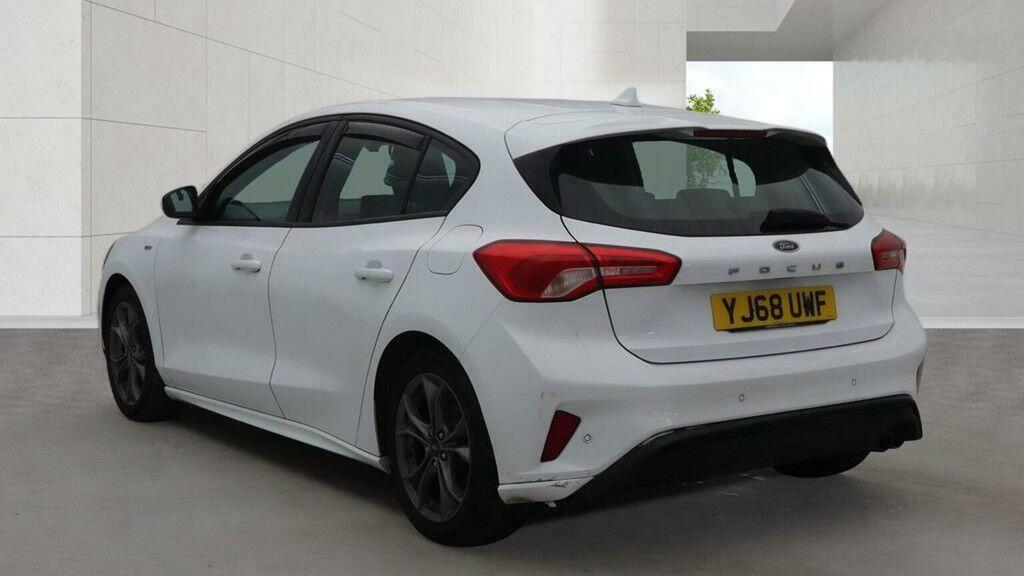 Ford Focus Hatchback 1.0T Ecoboost St-line Euro 6 Ss YJ68UWF White #3