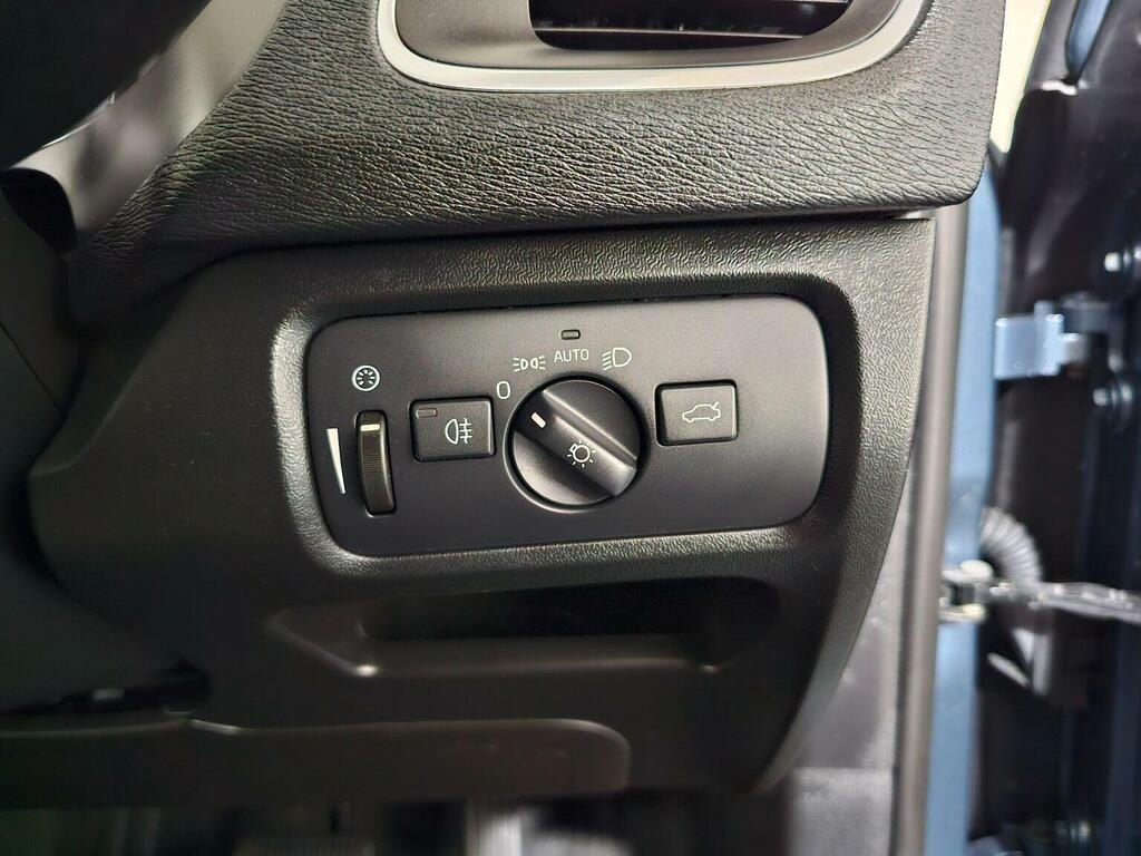 Volvo V40 Black #21