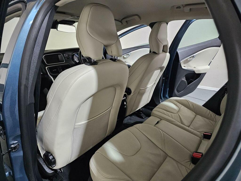 Volvo V40 Black #17