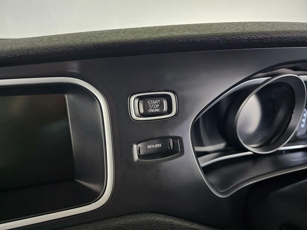 Volvo V40 Black #26