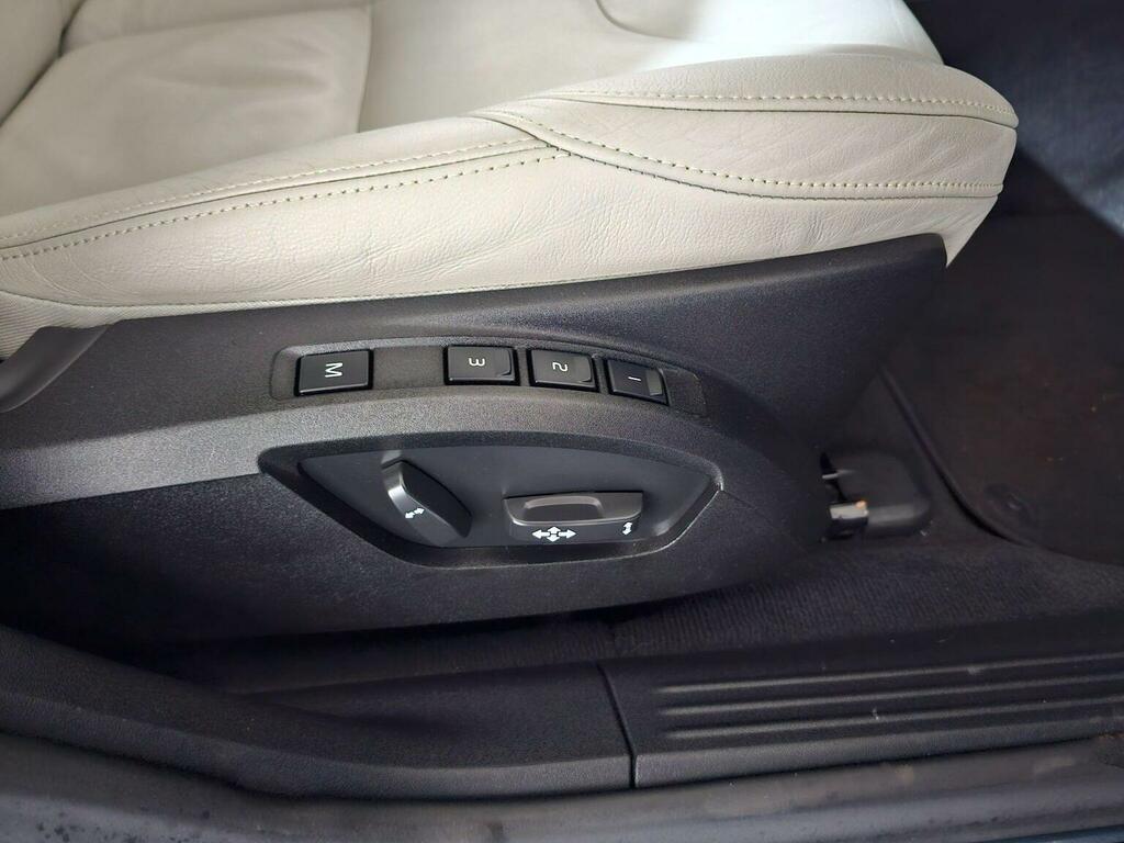 Volvo V40 Black #20