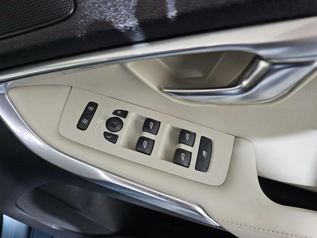 Volvo V40 Black #19