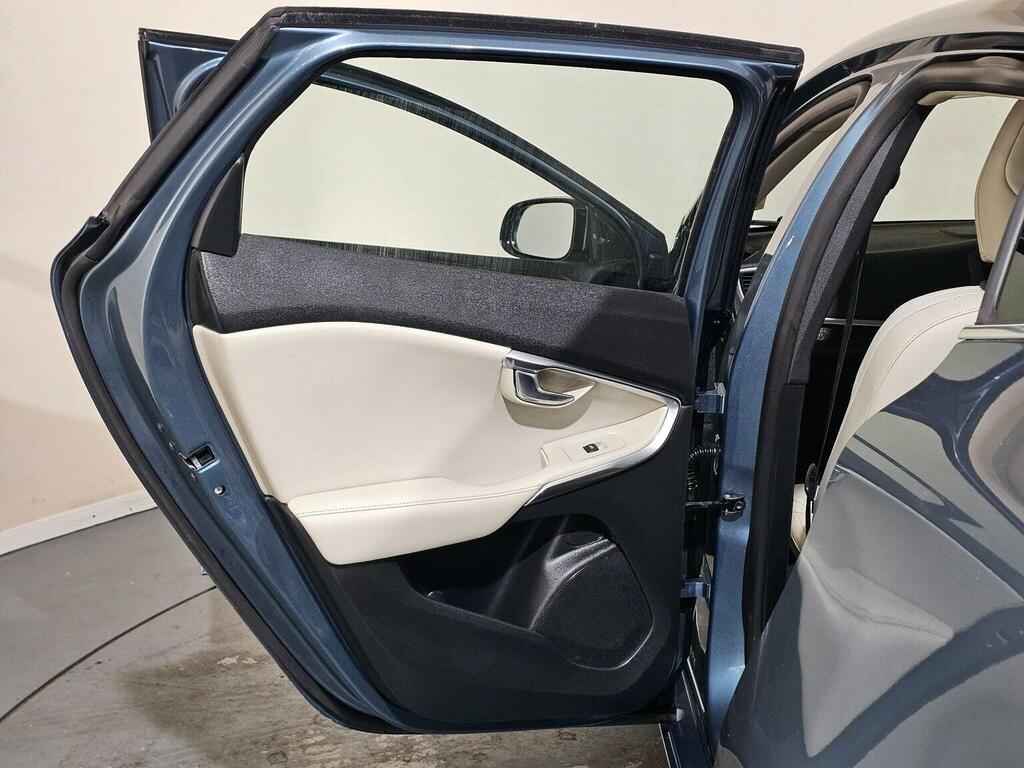 Volvo V40 Black #32