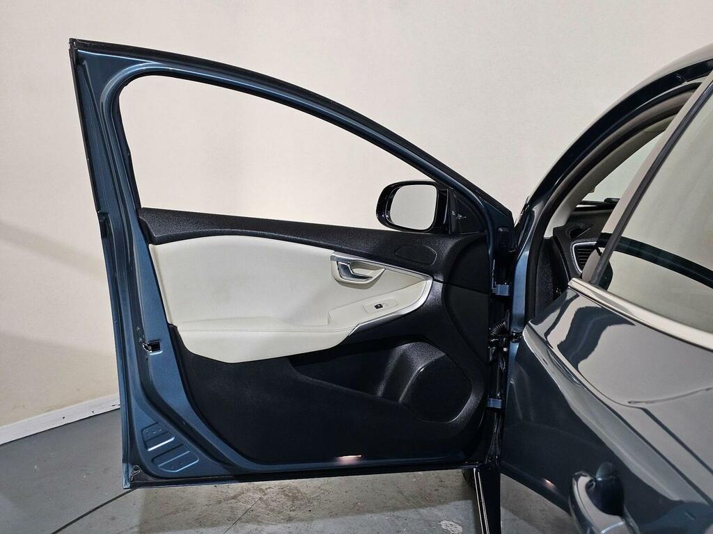 Volvo V40 Black #30