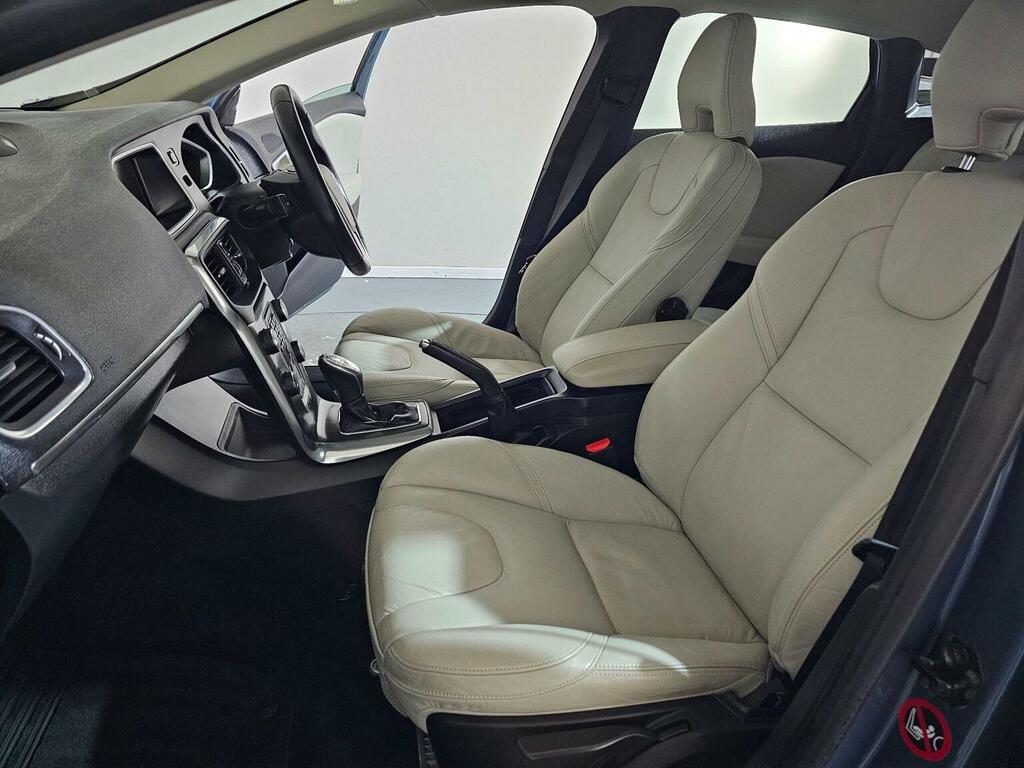 Volvo V40 Black #41