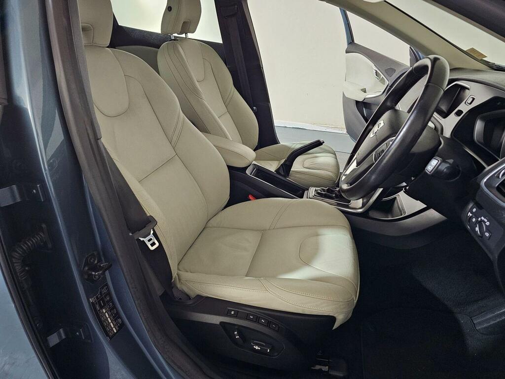 Volvo V40 Black #14
