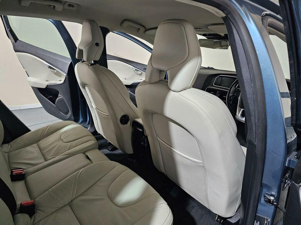 Volvo V40 Black #15