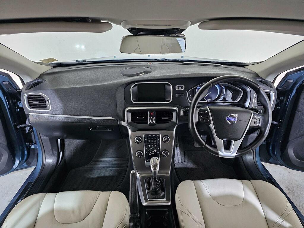 Volvo V40 Black #11