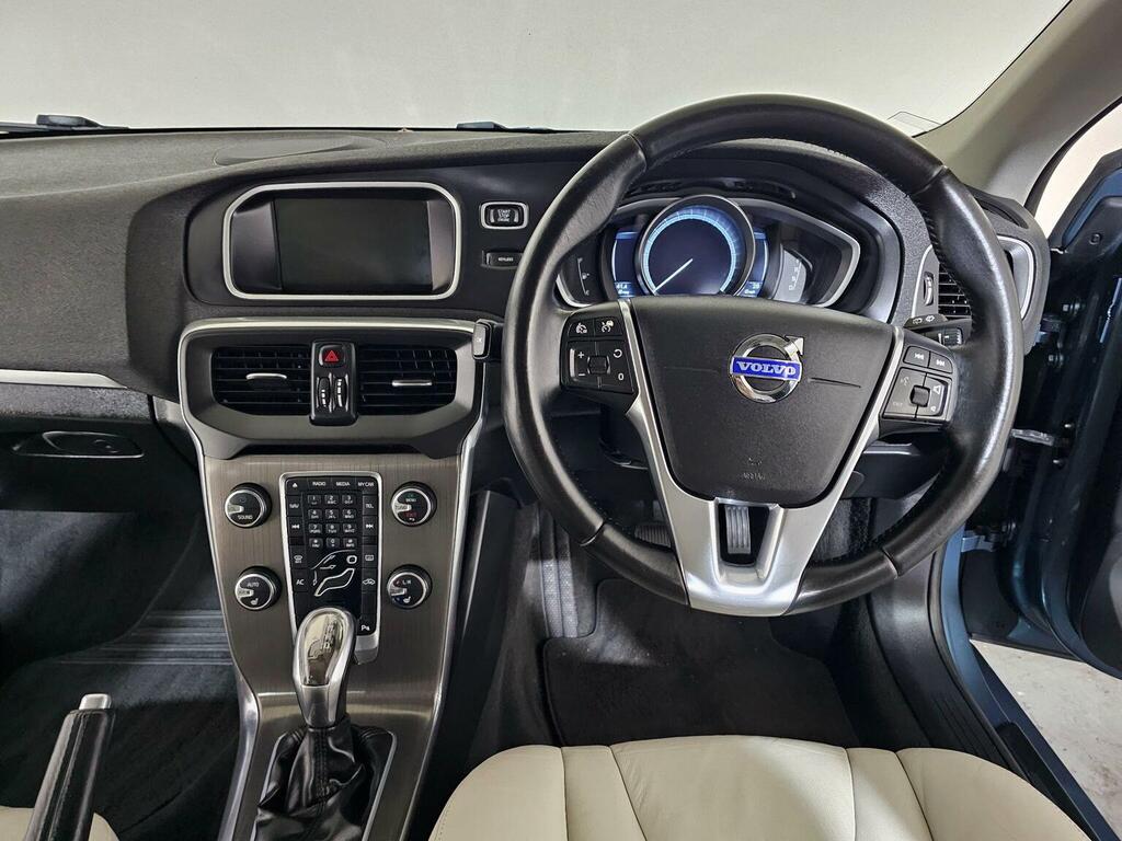 Volvo V40 Black #12