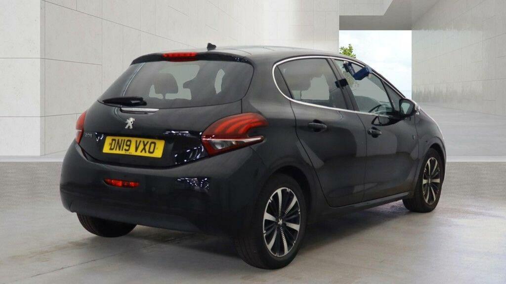 Peugeot 208 1.2 Puretech Tech Edition Euro 6 Ss Black #4