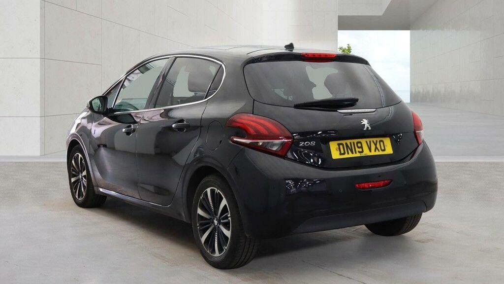 Peugeot 208 1.2 Puretech Tech Edition Euro 6 Ss Black #3