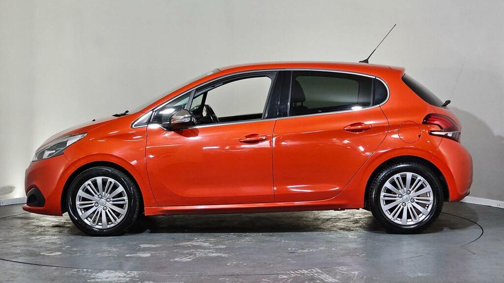 Peugeot 208 Hatchback 1.2 Puretech Allure Euro 6 Ss 20 KV18FZG Orange #5