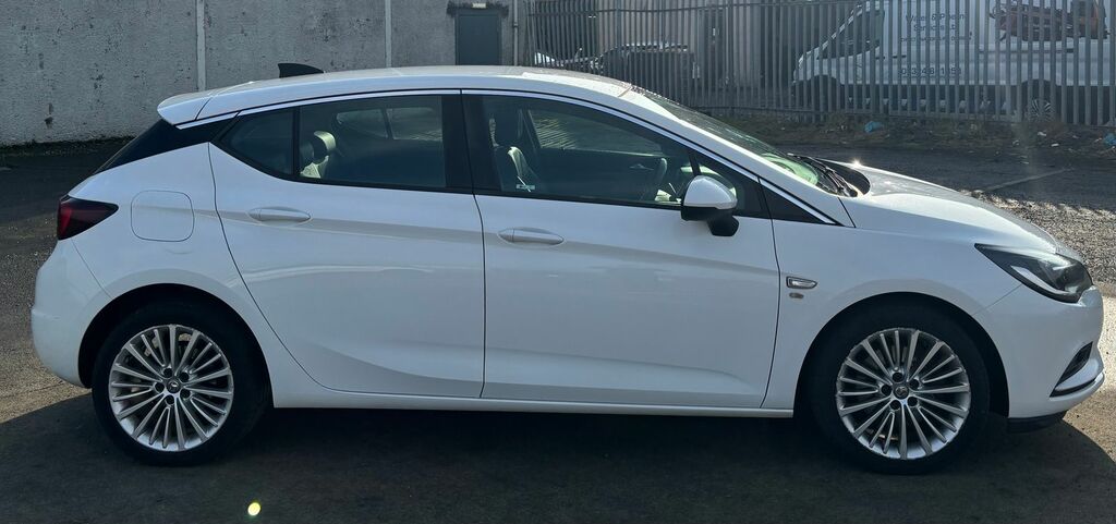 Vauxhall Astra 1.6L Elite Nav Cdti Hatchback Eu SA16KXD White #2