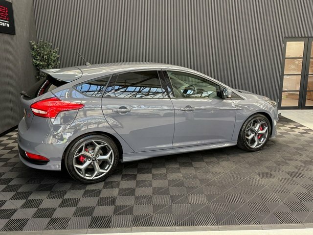 Ford Focus 2017 2.0T Ecoboost St-3 Hatchback Manua Grey #4