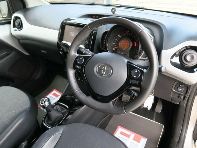 Toyota Aygo 1.0 Vvt-i X-pression Hatchback E FL64PVD Silver #3