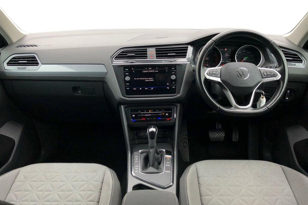 Volkswagen Tiguan 1.5 Tsi 150 Life Dsg GF72UMU Black #3