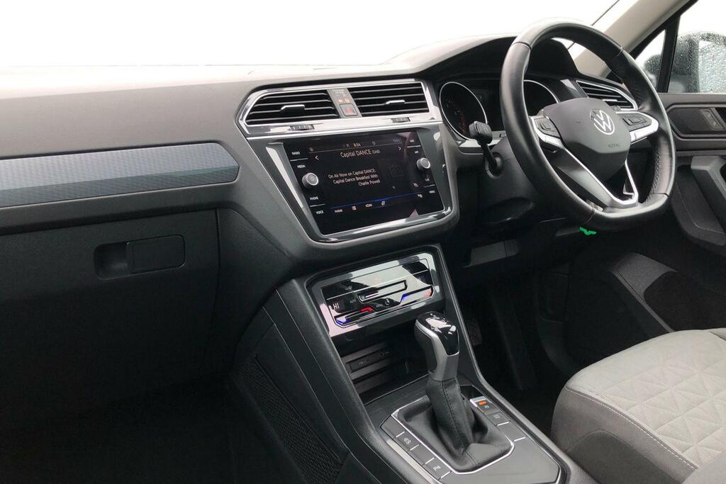 Volkswagen Tiguan 1.5 Tsi 150 Life Dsg GF72UMU Black #4