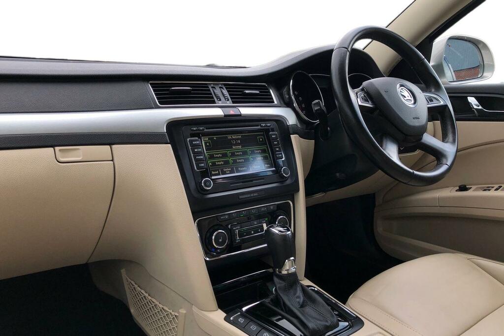 Skoda Superb 2.0 Tdi Cr 170 Elegance Dsg Beige #4