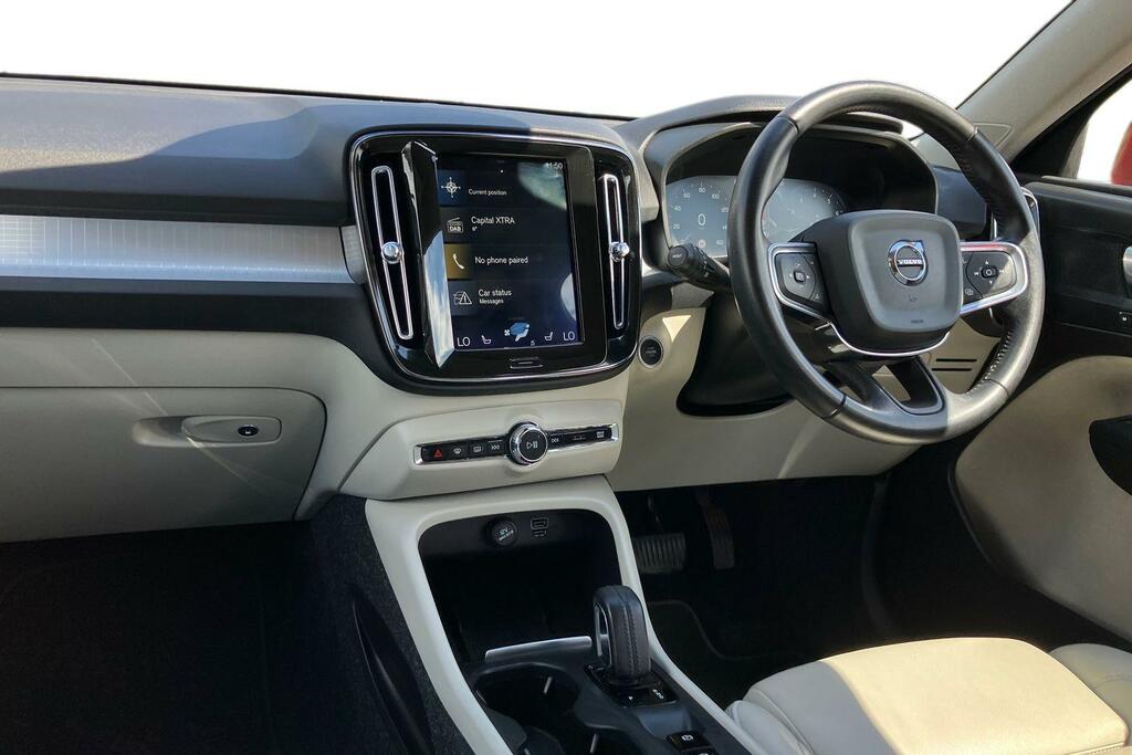 Volvo XC40 1.5 T3 163 Momentum Pro Geartronic KX20JUA Red #4