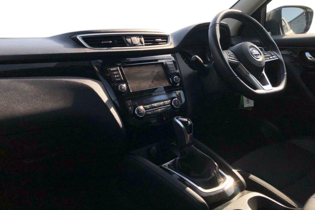 Nissan Qashqai 1.3 Dig-t 160 Acenta Premium Dct YE70DJY White #4