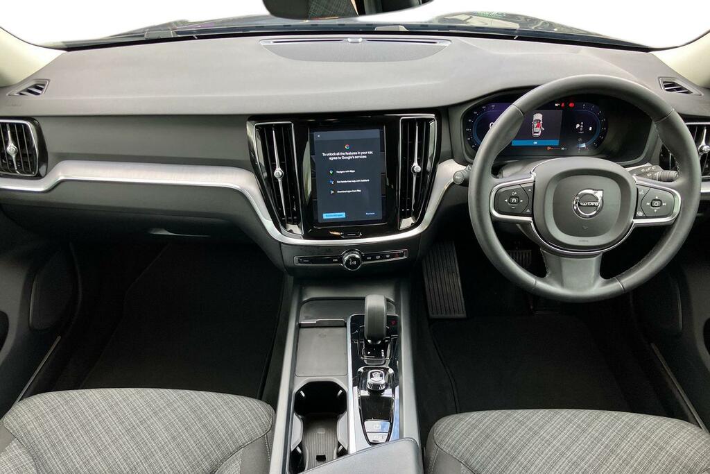 Volvo V60 2.0 B3p Core 7 Speed Black #3