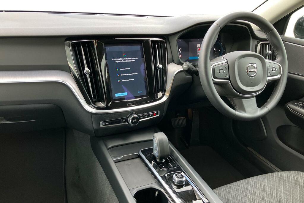 Volvo V60 2.0 B3p Core 7 Speed Black #4