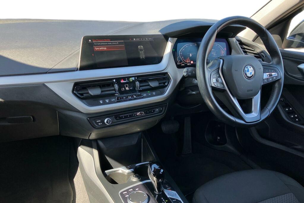 BMW 1 Series 116D Se Step Live Cockpit Professional VK22YNR Black #4