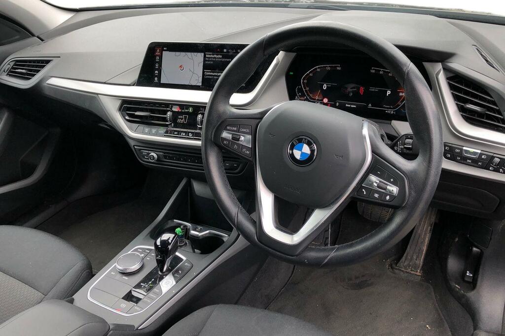 BMW 1 Series 116D Se Step Live Cockpit Professional VK22YNR Black #3